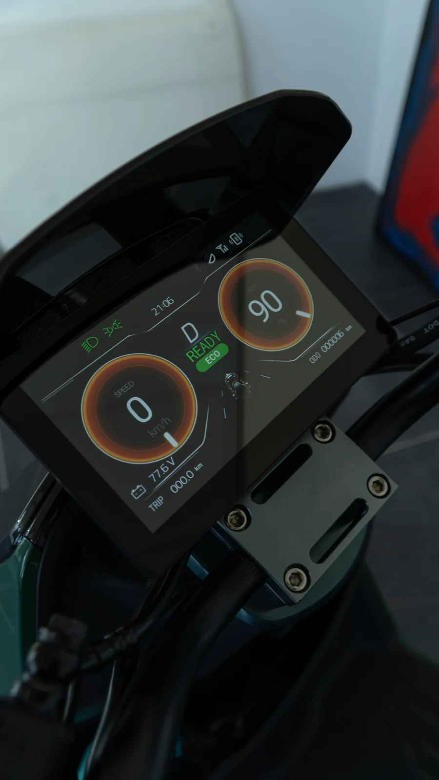 Farb-Display des City GO Maxx mit Apple CarPlay und Tachoanzeige