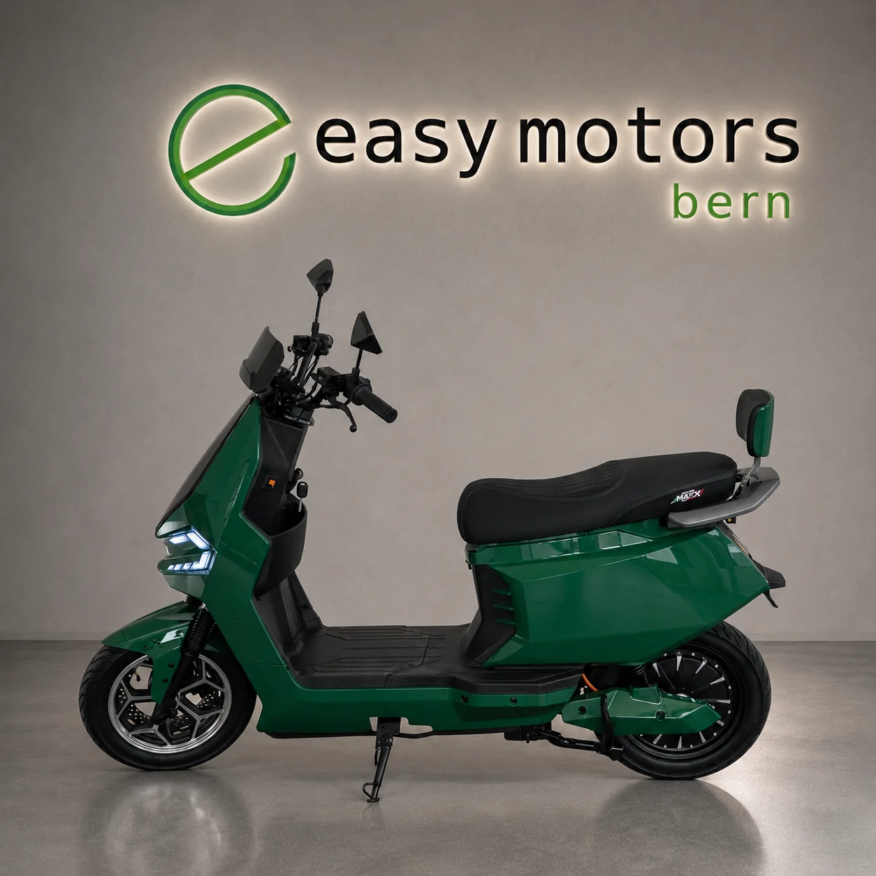 City GO Maxx Elektroroller in Racing Green, Seitenansicht mit Rückenlehne