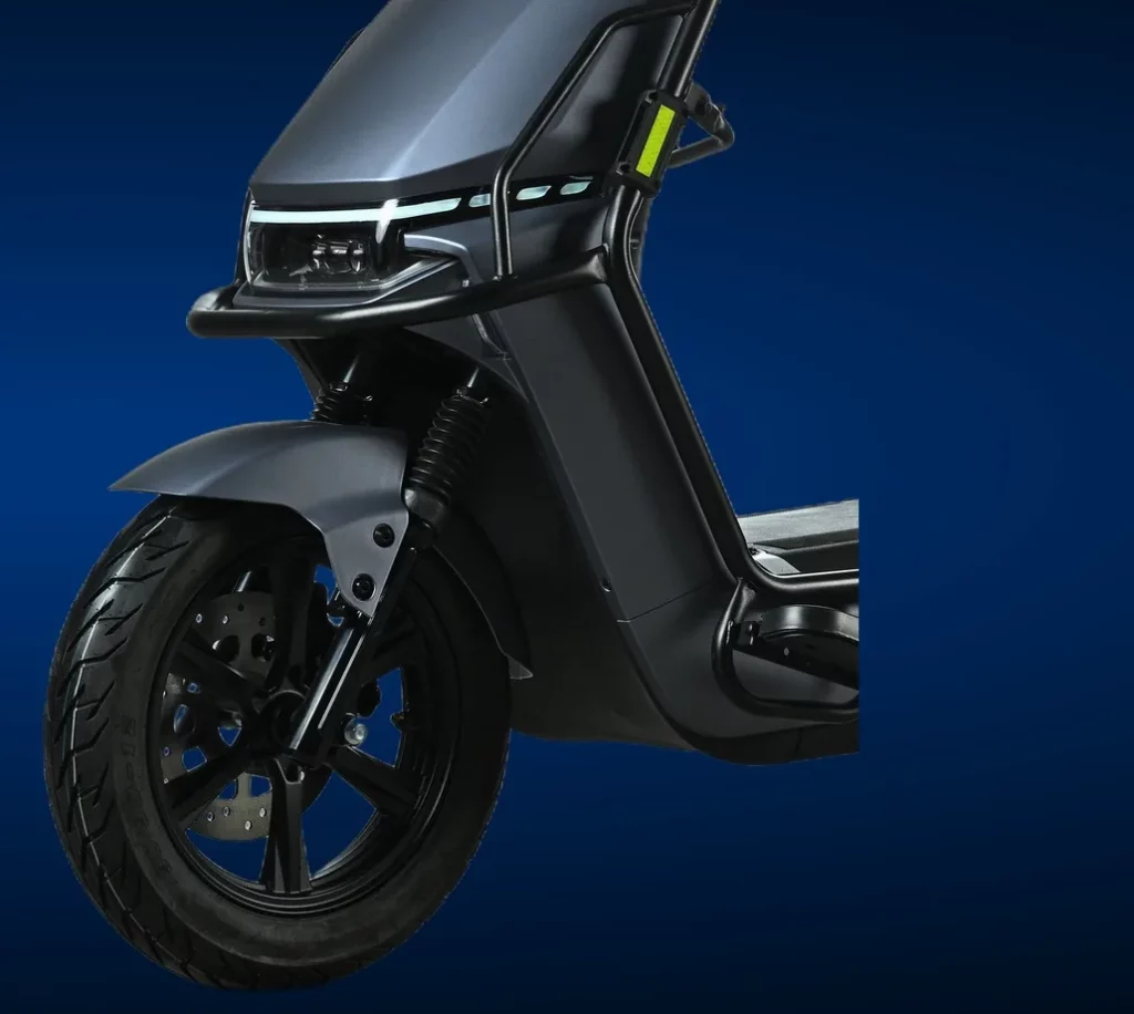 LED-Scheinwerfer mit Tagfahrlicht des City Go Rebel